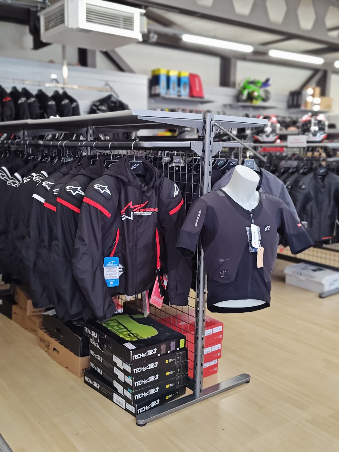 Alpinestars Jacken und Tech-Air 3 Airbag im Moto-Center WEST St. Gallen