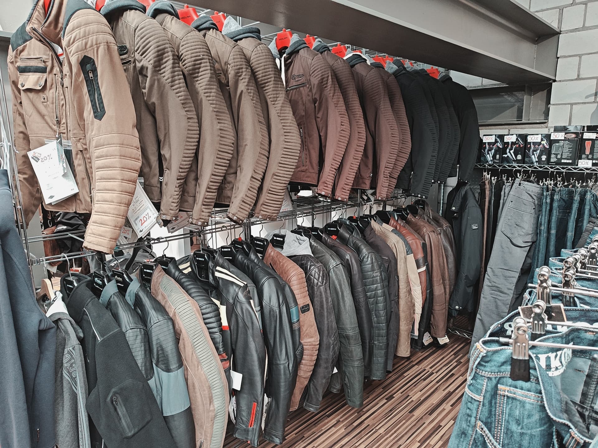Textil- und Lederjacken im Retro-Look im Moto-Center WEST St. Gallen
