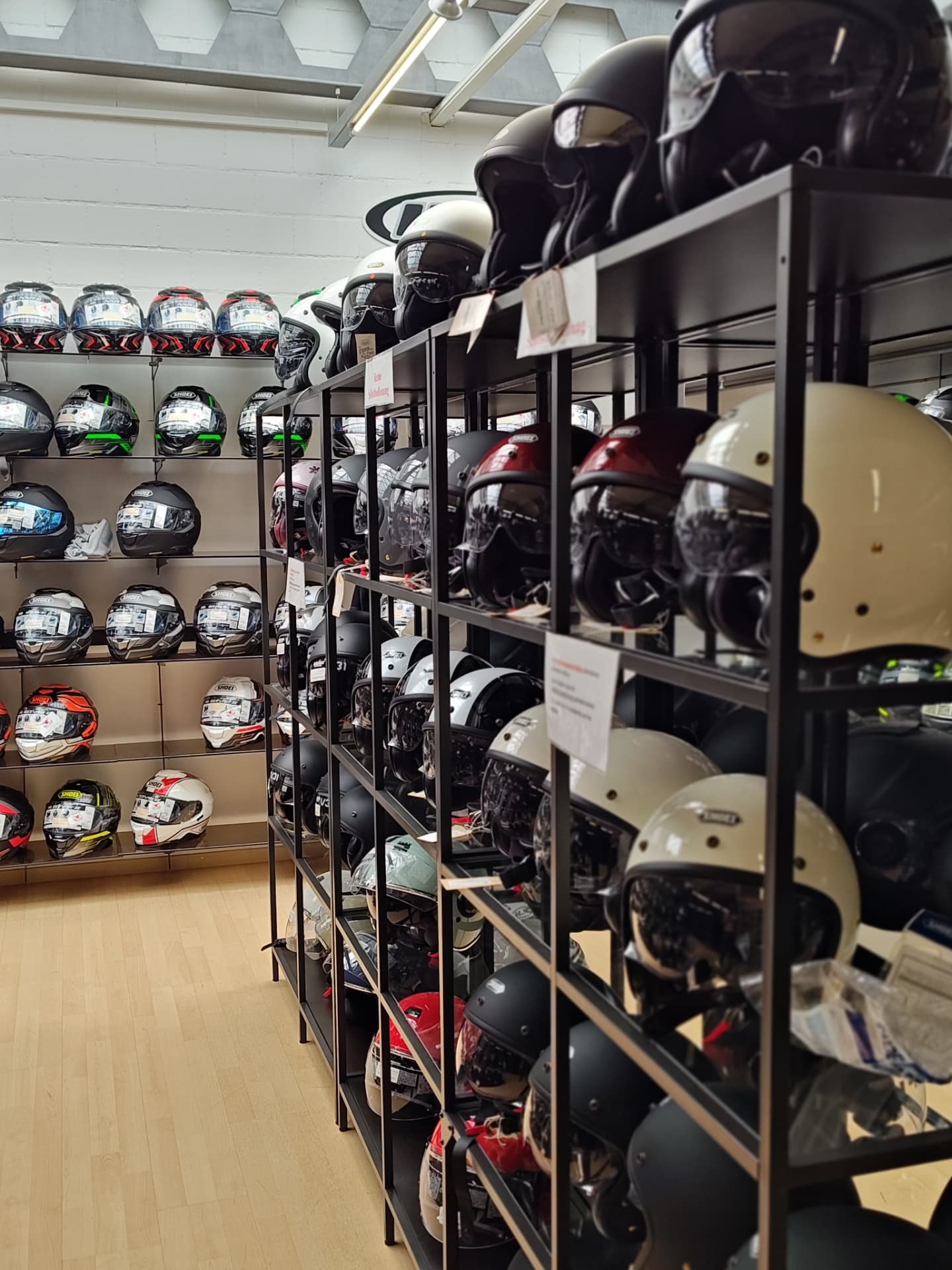 Shoei Jethelme im Retro-Stil im Moto-Center WEST St. Gallen