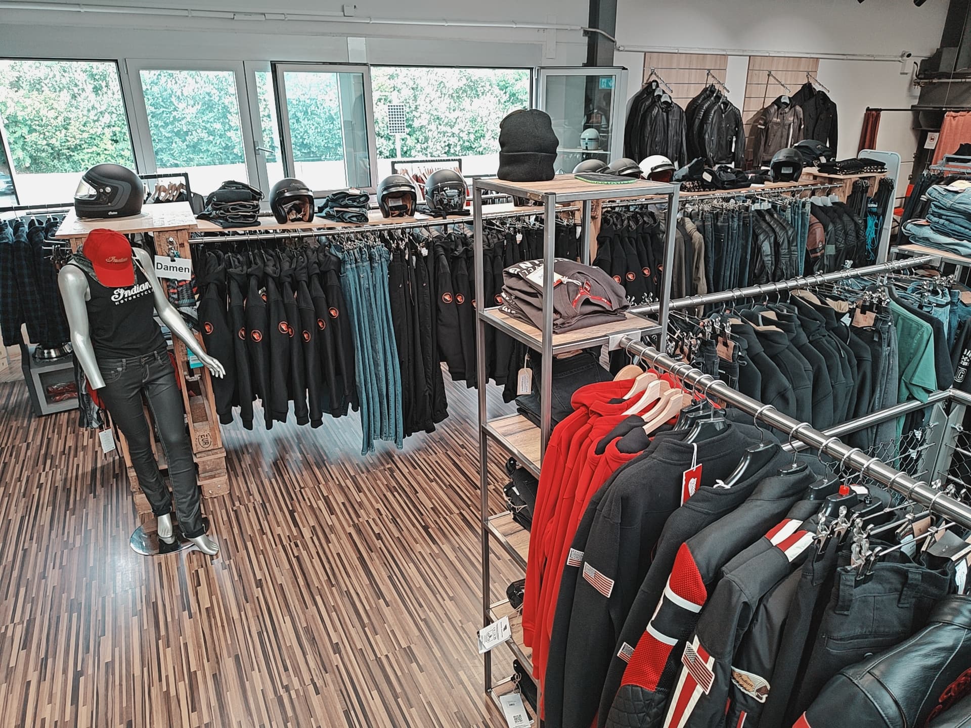 Heritage-Wear und Indian Bekleidung im Moto-Center WEST St. Gallen