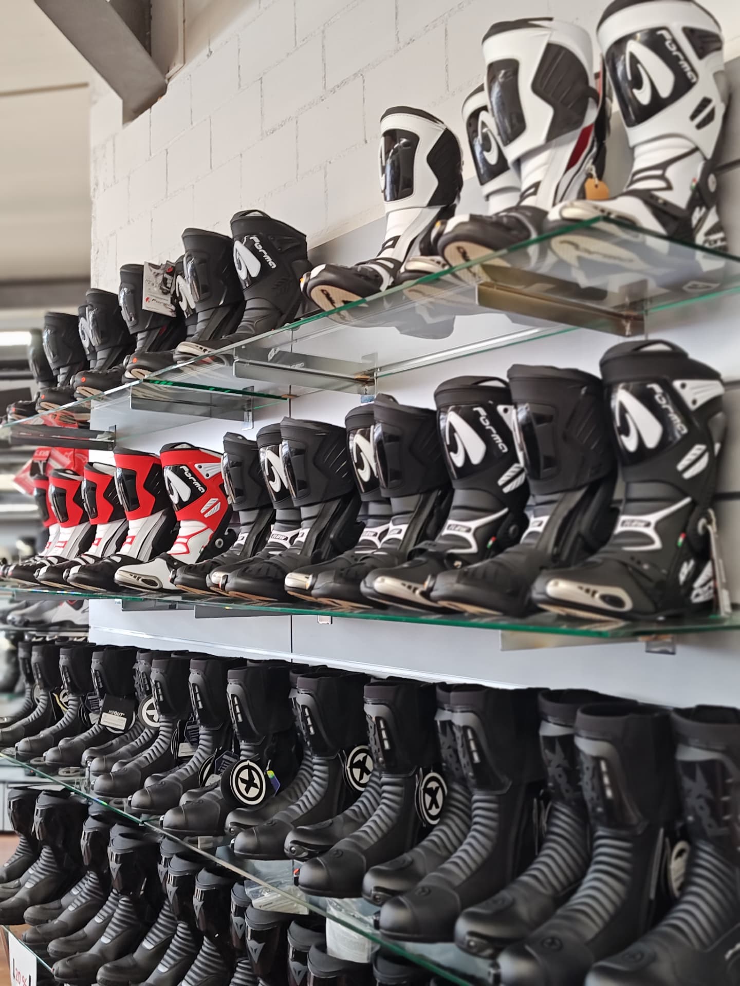 Forma und XPD Racing-Stiefel im Moto-Center WEST St. Gallen
